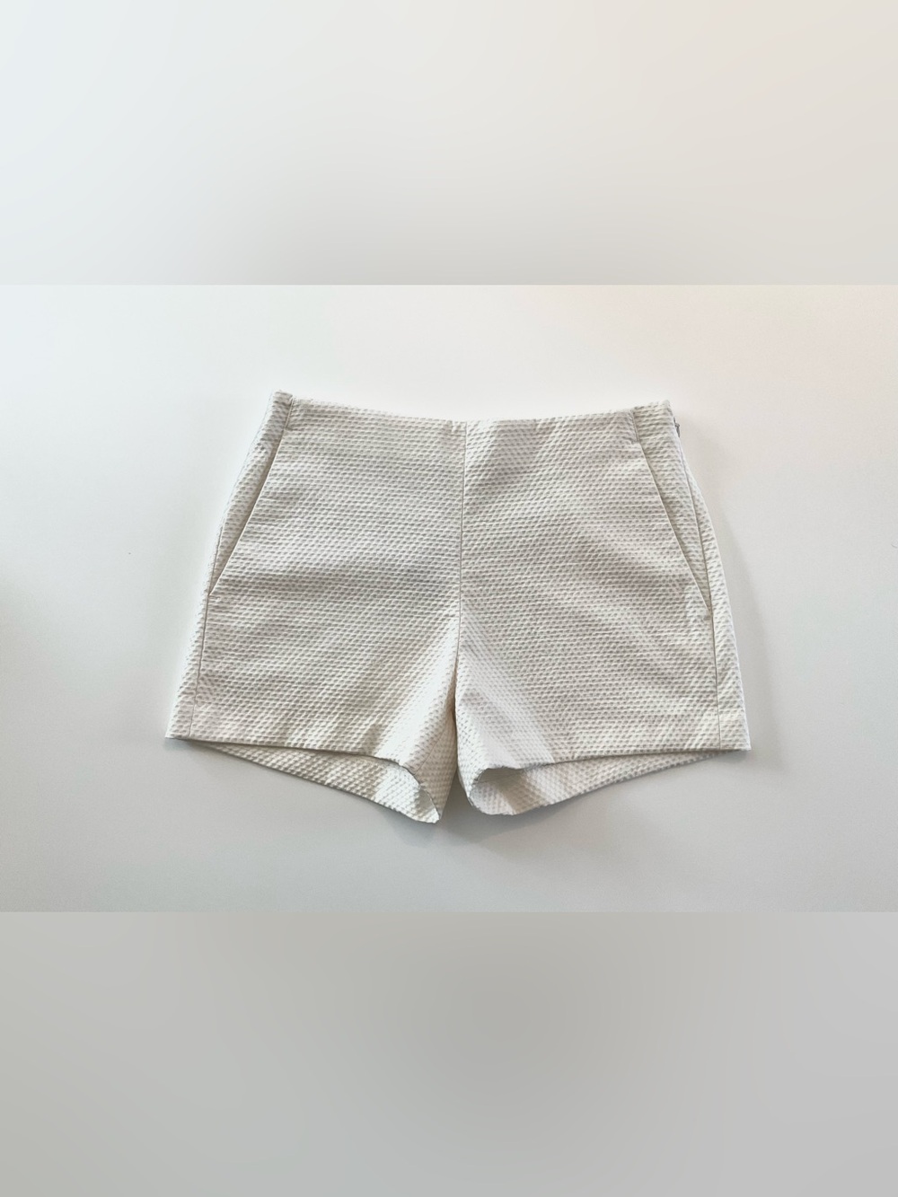 Banana Republic Women’s Size 6 Cream Waffle Textured High-Waisted Shorts